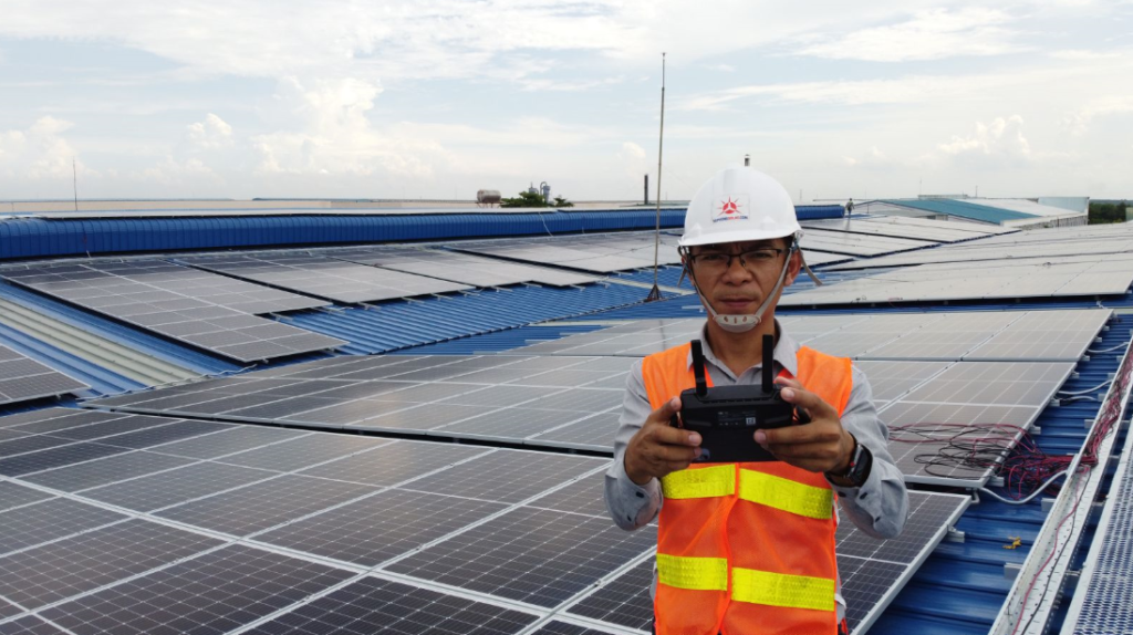 Vu Phong Solar construction worker on the top of a solar roof