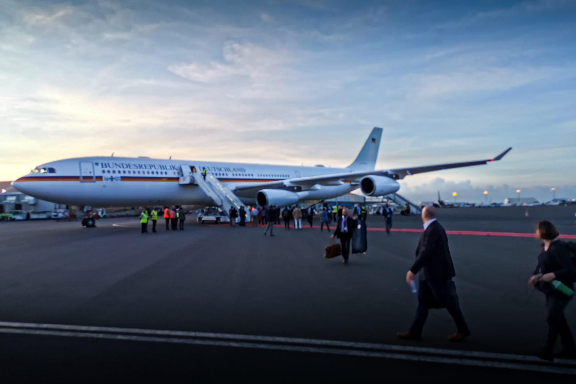 The arrival of the presidential plane at Jomo Kenyatta International Airport.